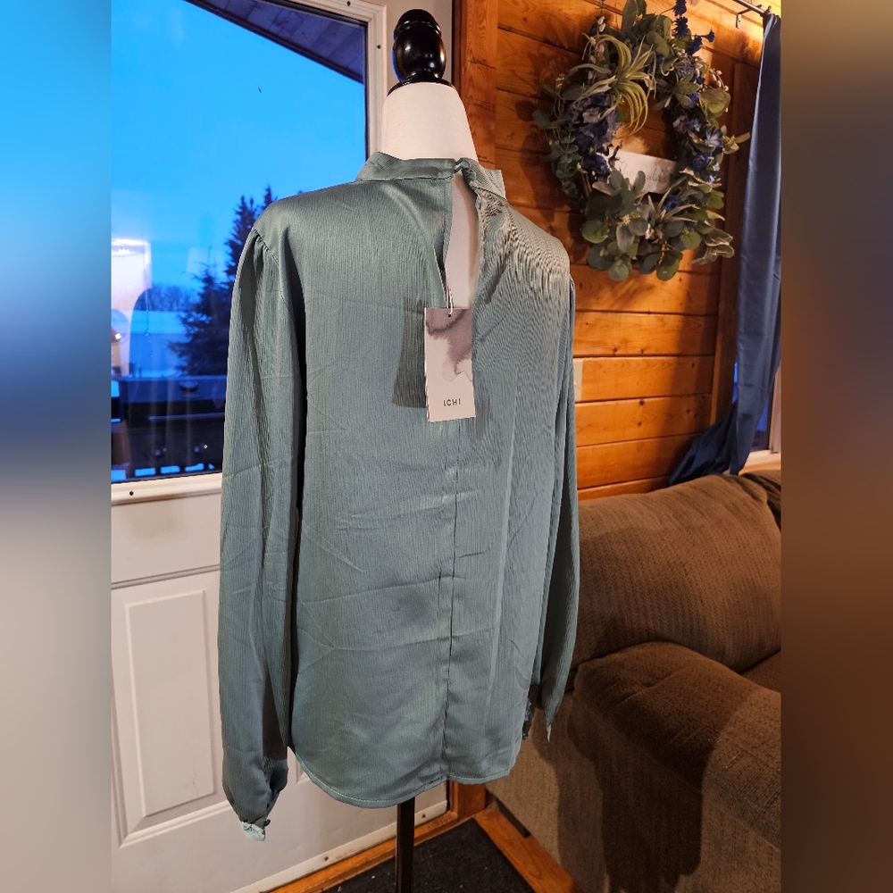 Silky Ribbed Modest Blouse - Picture 4 of 4